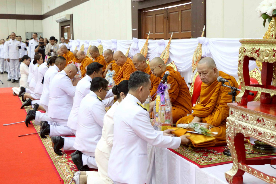 กาฬสินธุ์จัดพิธีเจริญพระพุทธมนต์–ตักบาตรถวายพระราชกุศลวันเฉลิมพระชนมพรรษาพระราชินี