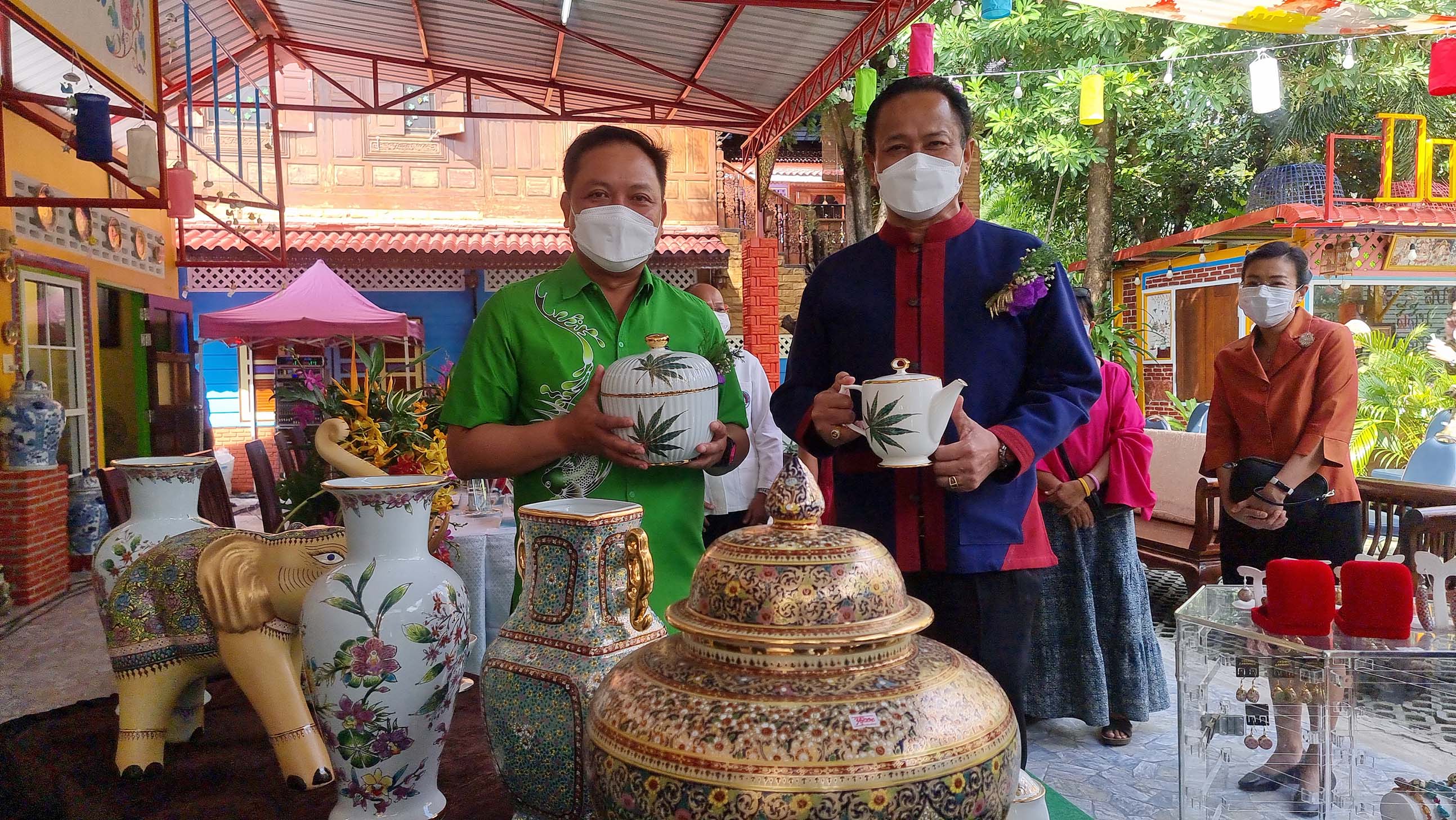 สมุทรสาครจัดงานสืบสาน สีสัน สายเส้น เบญจรงค์ดอนไก่ดี ปีนี้โชว์สีสันฤดูร้อนในธีมลายกล้วยไม้   