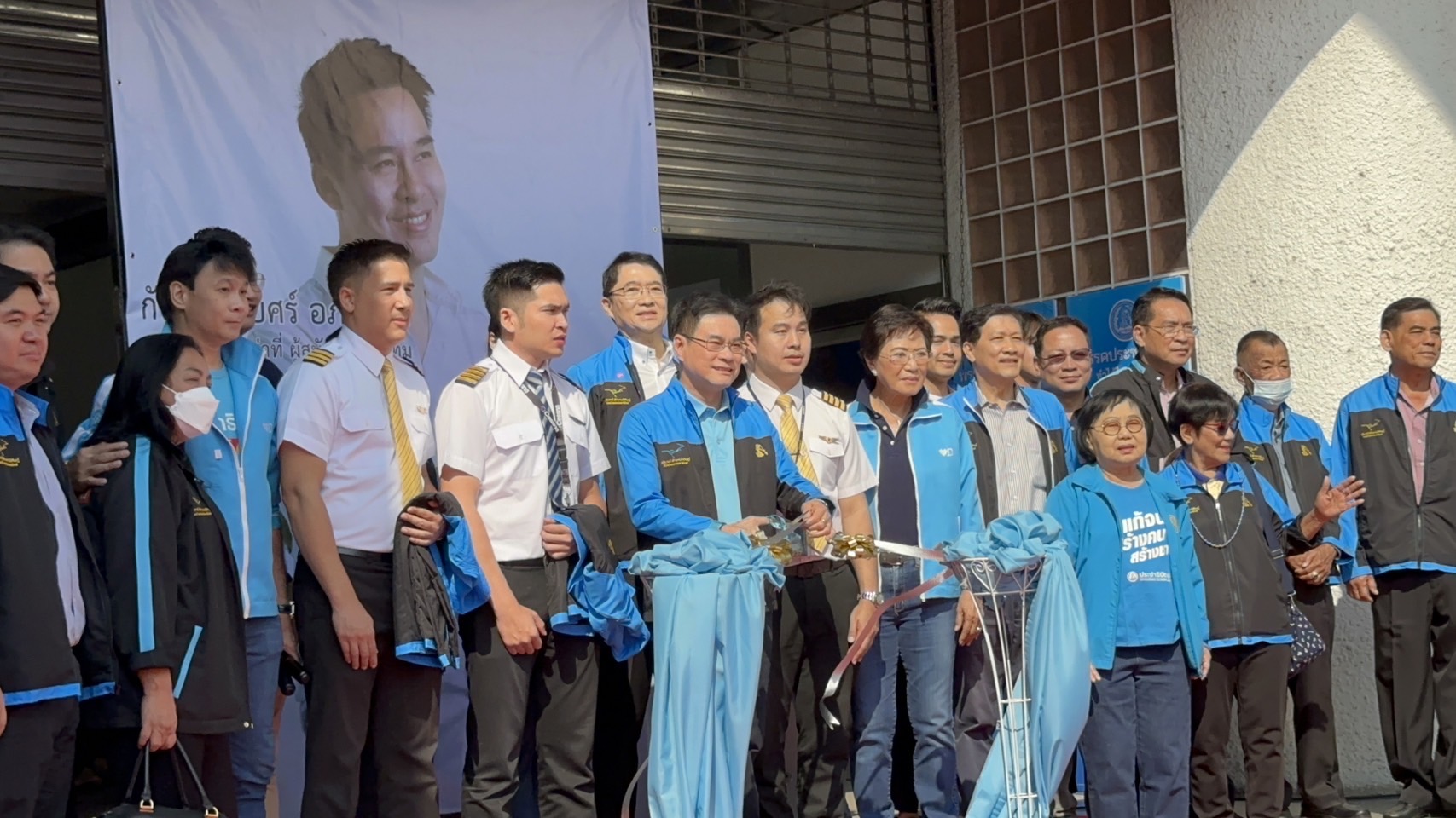 "จุรินทร์" นำ “ทีมปชป.” เปิดศูนย์เลือกตั้ง ส่ง "3อดีตนักบิน" ลงชิงชัยสนามกทม. มั่นใจพรรคคัมแบค