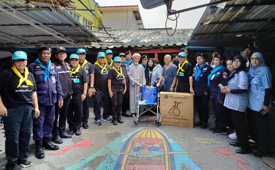 จิตอาสา 904–บ้านหมอ มอบวีลแชร์ผู้ป่วยเปราะบาง เกาะปันหยี ยกระดับคุณภาพชีวิต