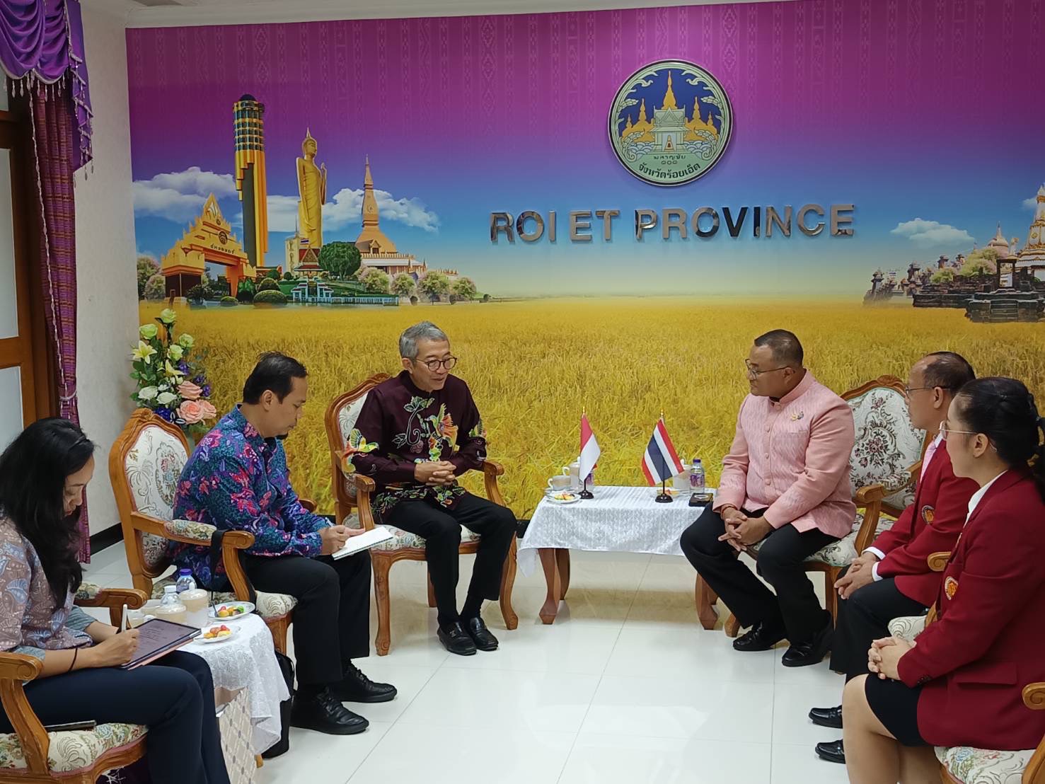 ร้อยเอ็ด ต้อนรับเอกอัครราชทูตอินโดนีเซีย เชื่อมสัมพันธ์ไมตรี เสริมสร้างความร่วมมือผ่านศิลปวัฒนธรรม