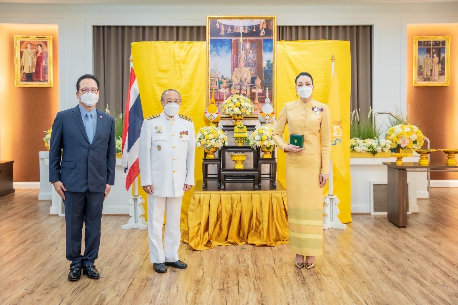 ปลื้มปีติ !!! 'ตั๊ก-บงกช'  เข้ารับเครื่องราชฯ ตั้งปณิธานทำประโยชน์ให้แผ่นดินชั่วชีวิต