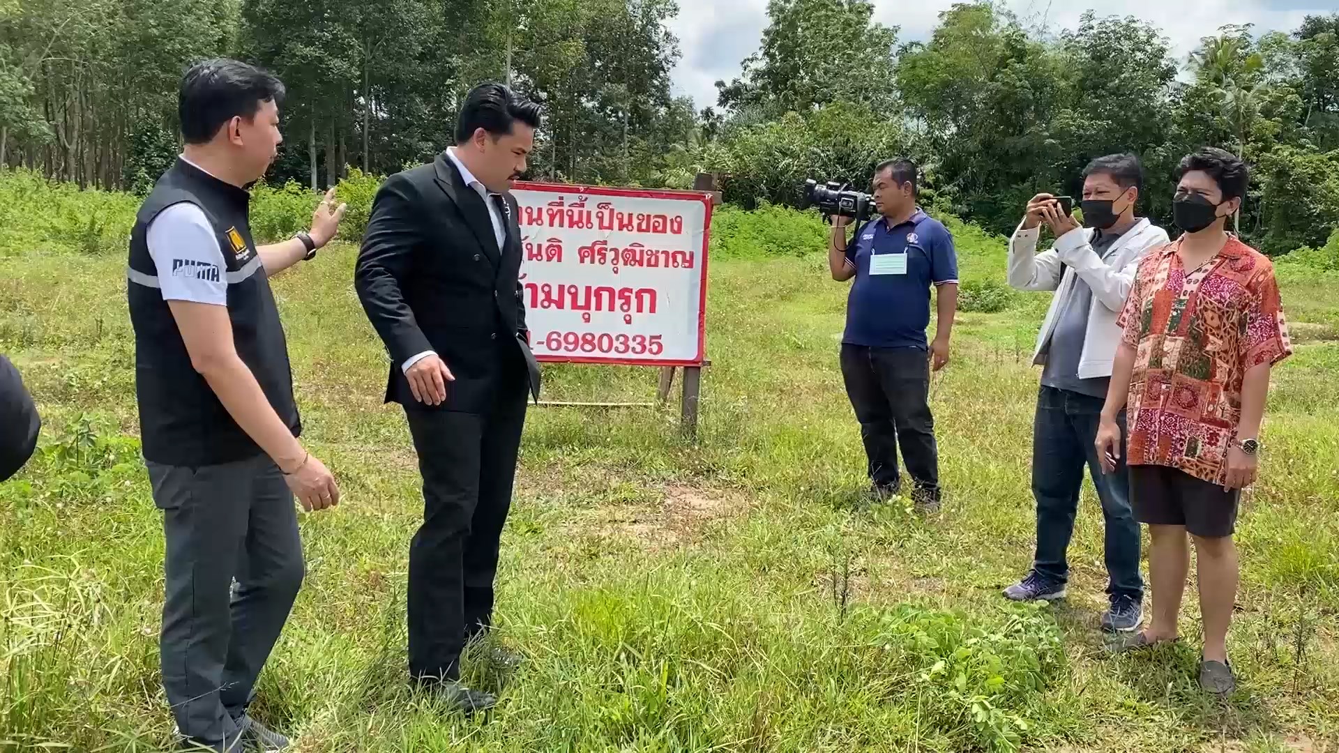 ศาลจังหวัดนาทวีตัดสินจำคุกนายหน้าสาว 36 ปี ปรับ 70 ล้าน หลอกเอาที่ดินเพื่อนไปขาย