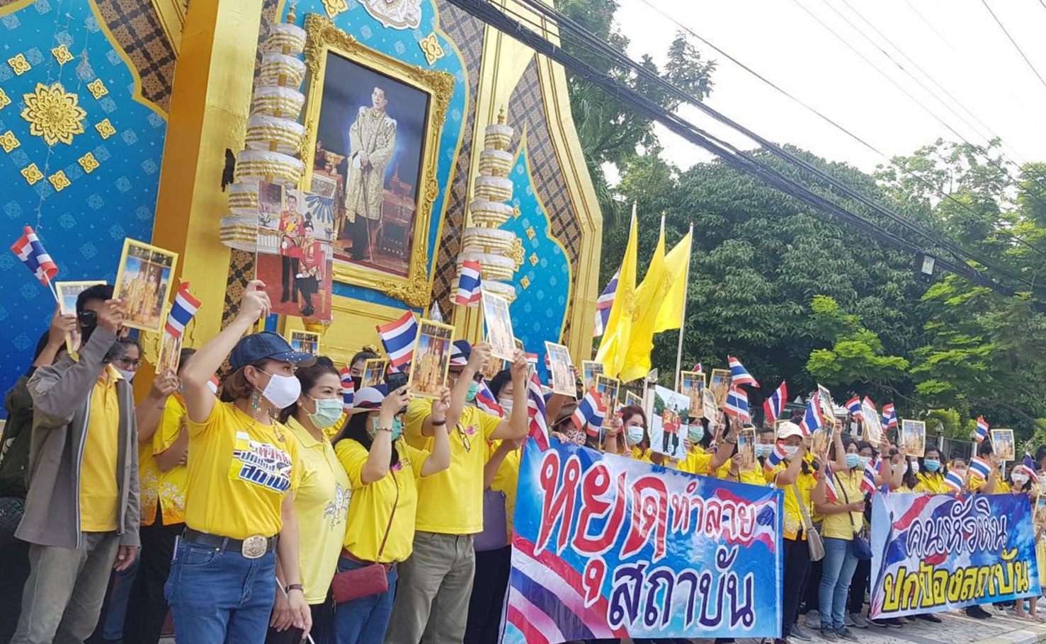 คนหัวหิน-ปราณบุรี ร่วมแสดงพลังปกป้องสถาบัน ณ หน้าวังไกลกังวล