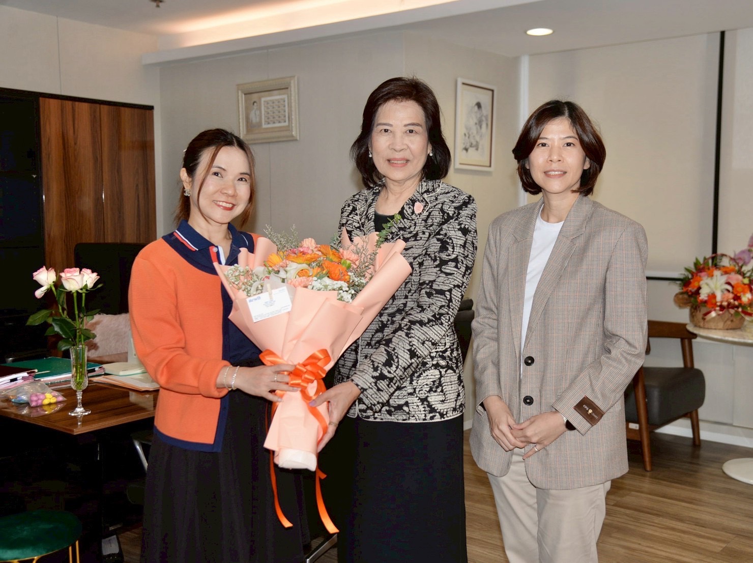บ.สยามรัฐ ร่วมแสดงความยินดี  'วณิฐารัตน์ บุญศุภนิตย์' ในโอกาสเข้ารับตำแหน่งใหม่