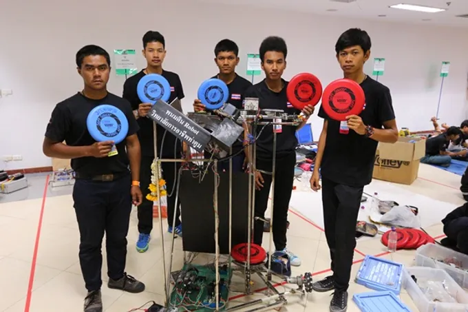 "พนมดินRobot"คว้าแชมป์ABUศึก"ยุทธการจานร่อน"