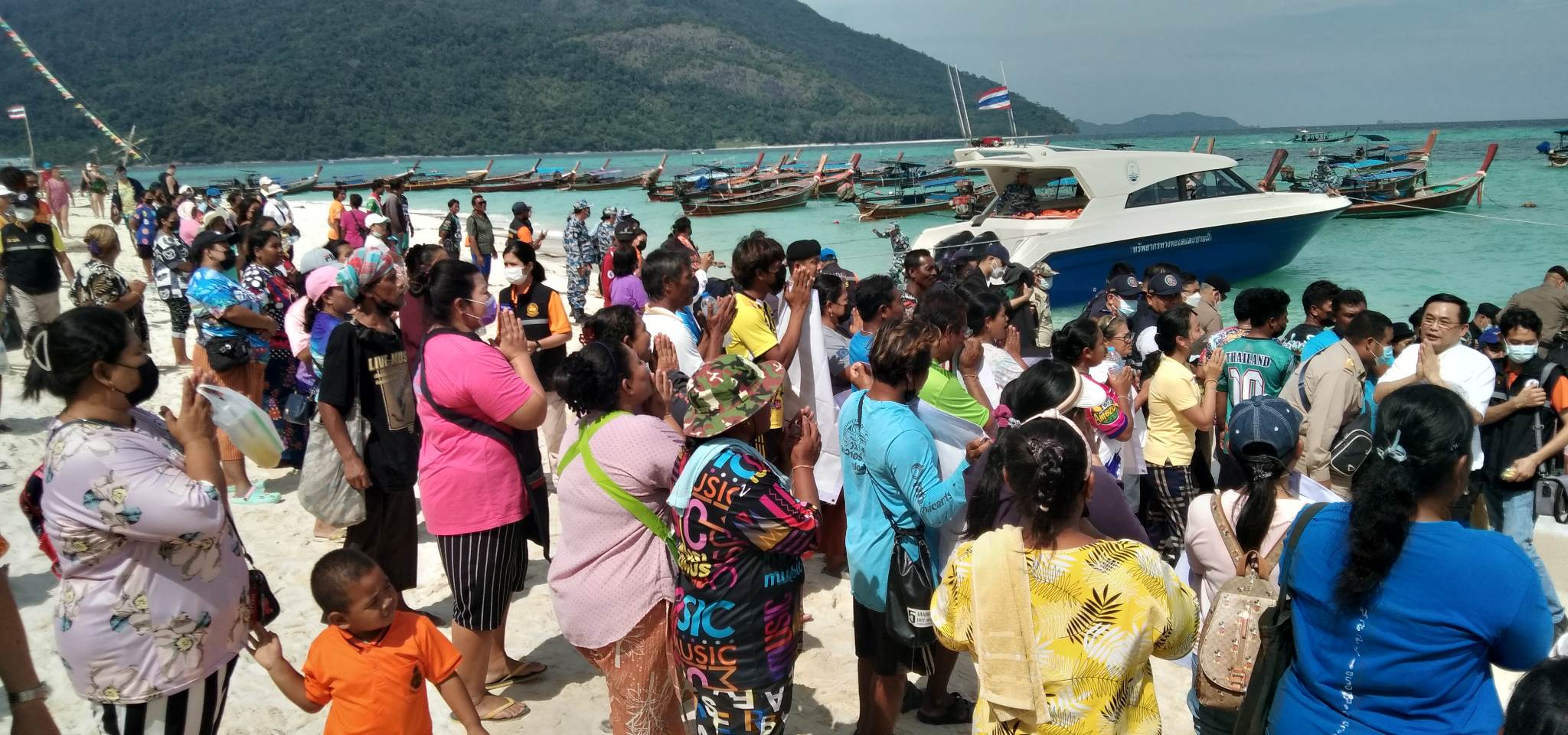 กสม.ลงพื้นที่สำรวจบาฆัด-สุสาน ปมข้อพิพาทที่ดินชุมชนชาวเล เกาะหลีเป๊ะ