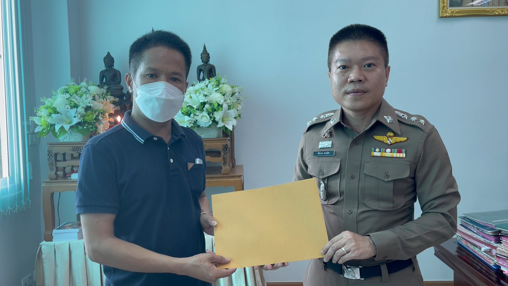 ผู้ต้องหาทำร้ายผู้สื่อข่าวเพชรบูรณ์เจ็บสาหัส ดอดมอบตัว หลังถูกออกหมายจับ ด้านญาติยื่นหนังสือคัดค้านการประกันตัว