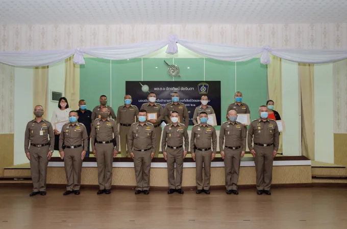 จักรทิพย์ มอบเงินเยียวยาตำรวจที่ได้รับบาดเจ็บและเสียชีวิต
