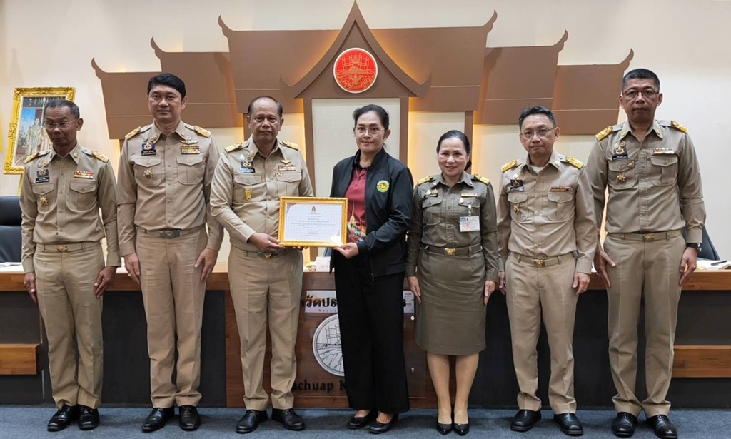 ชุมชนหาดบ้านกรูด รับรางวัลสุดยอดชุมชนต้นแบบ "เที่ยวชุมชน ยลวิถี" ประจำปี 68
