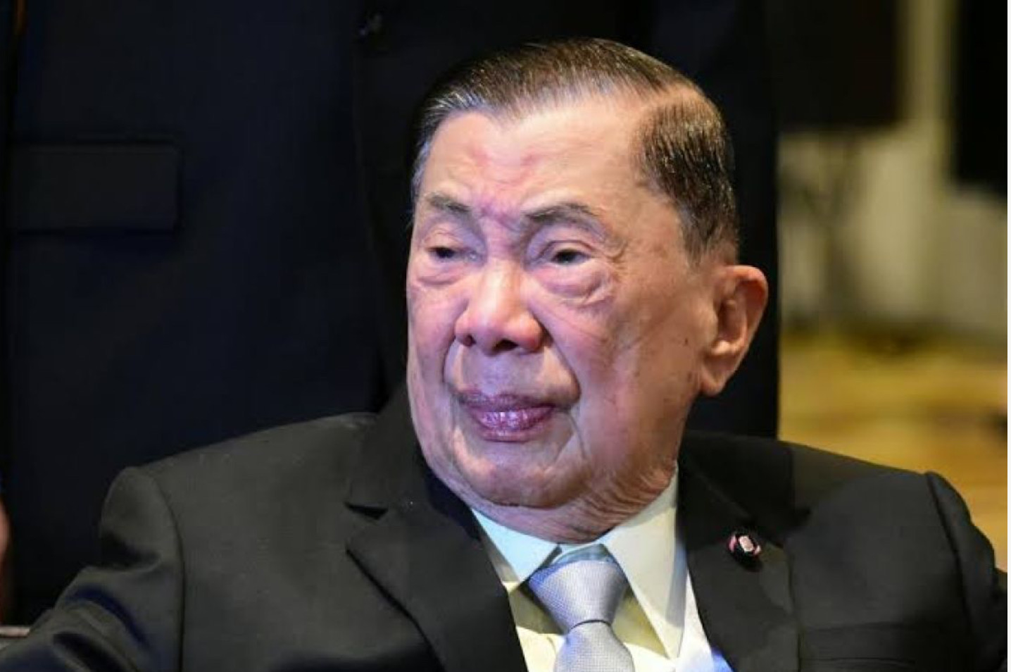 "พล.อ.ชวลิต" อาการดีขึ้น หลังมีภาวะปอดอักเสบ ต้องเข้าห้อง ICU