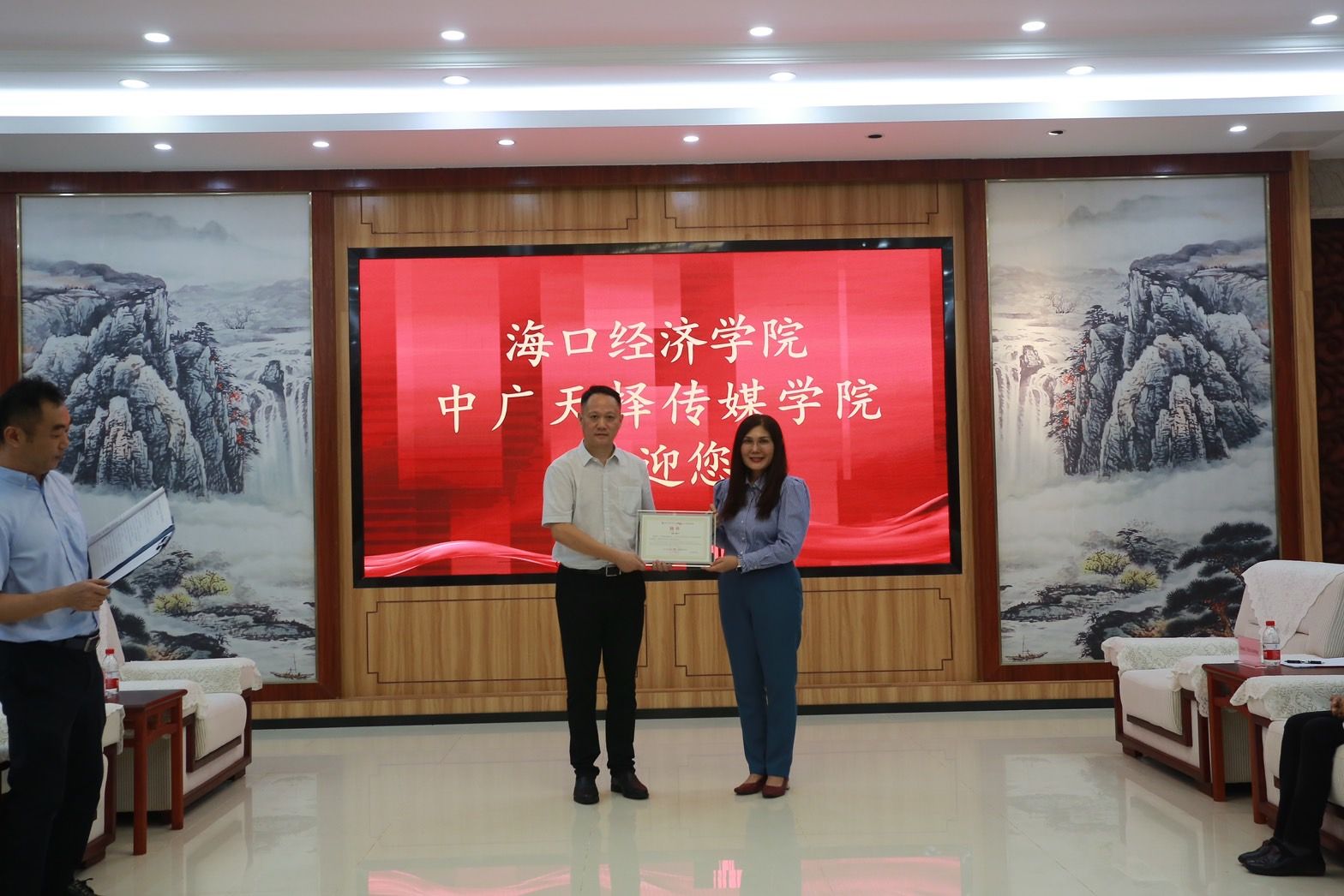 นิเทศศาสตร์ มรภ.รำไพพรรณี จับมือ Haikou University Of Economics จากจีน 