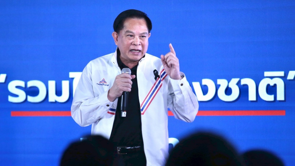 "พีระพันธุ์" อัด กกต. สองมาตรฐาน ไล่บี้ "ซีเค" ปมซื้อเสียง! แต่ละเว้นสอบเงิน 450 ล้าน อาจเข้าข่าย 157