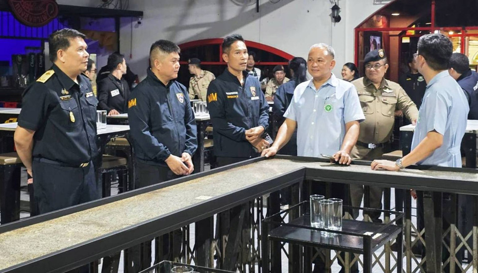 หัวหินลุยตรวจสถานบริการ 3 แห่ง ตามยุทธการ 90 วัน พิฆาตยาเสพติด ย้ำเข้มกฎหมาย