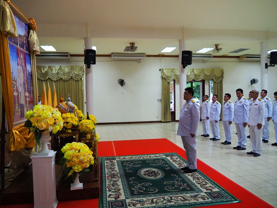 ผู้ว่าฯแม่ฮ่องสอน เข้ารับพระราชทานแผ่นธรรมนาวา "วัง"เบื้องหน้าพระบรมฉายาลักษณ์ในหลวง