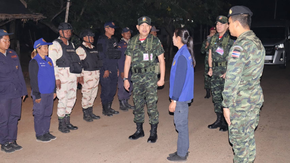 "แม่ทัพภาคที่ 1" ลงพื้นที่บ้านหนองหญ้าแก้ว