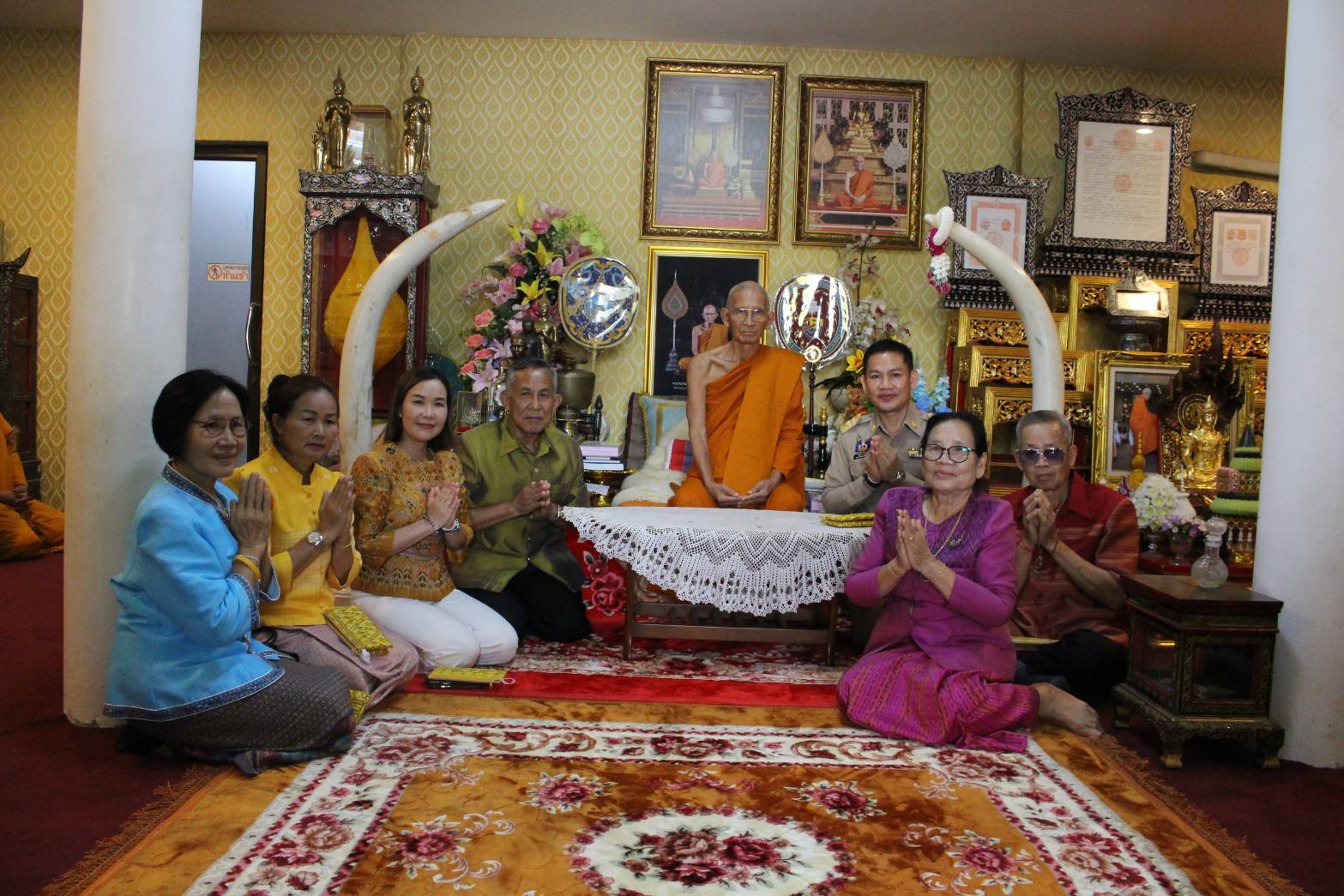 รองผู้ว่าฯร้อยเอ็ดคนใหม่ เข้ากราบถวายสักการะแด่ พระพรหมวชิรโสภณ และพระราชวัชราวิทยาคม