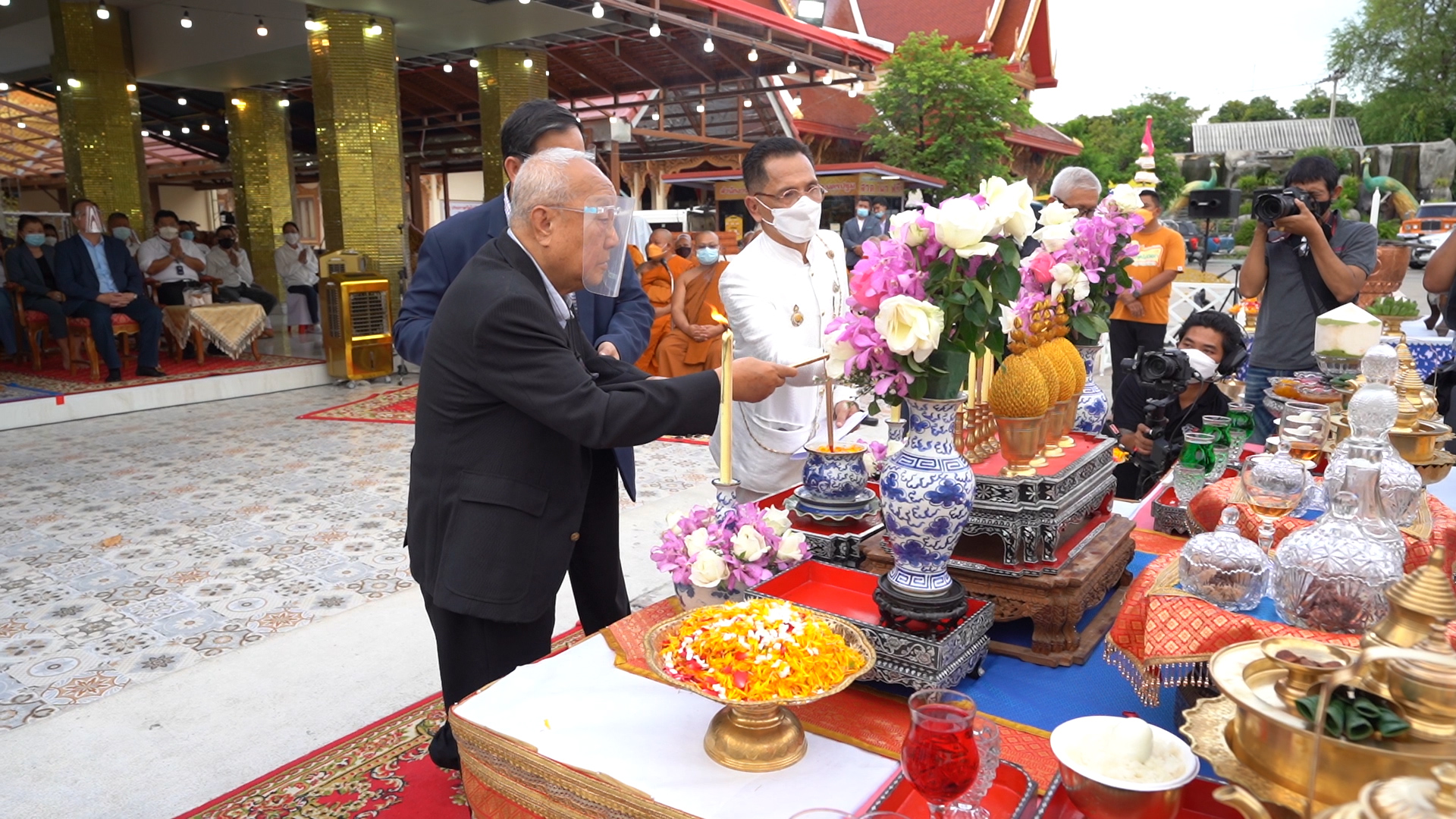ปธ.คณะปวงชนชาวไทยฯ บวงสรวงอนุสาวรีย์พระเจ้าตากสิน วอนคนไทยหันหหน้าคุยกันเพราะตอนนี้ประเทศน่าเป็นห่วง