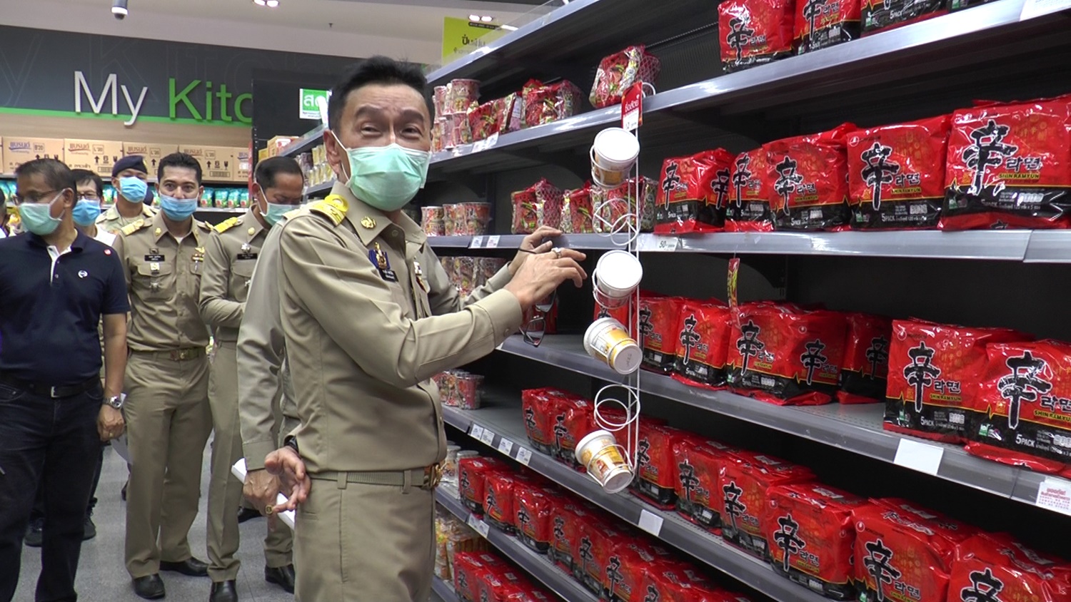 ปลัดจังหวัดนนทบุรี ลงพท.ตรวจห้างสรรพสินค้าชื่อดังและตลาดสดบางใหญ่ 