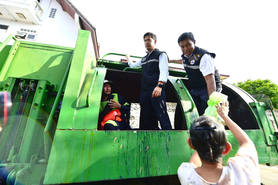 พลิกภูเขาขยะกรุงเทพฯ: ปฏิบัติการ 'ไม่เทรวม' เดิมพัน 7 พันล้าน สู่มหานครคัดแยก