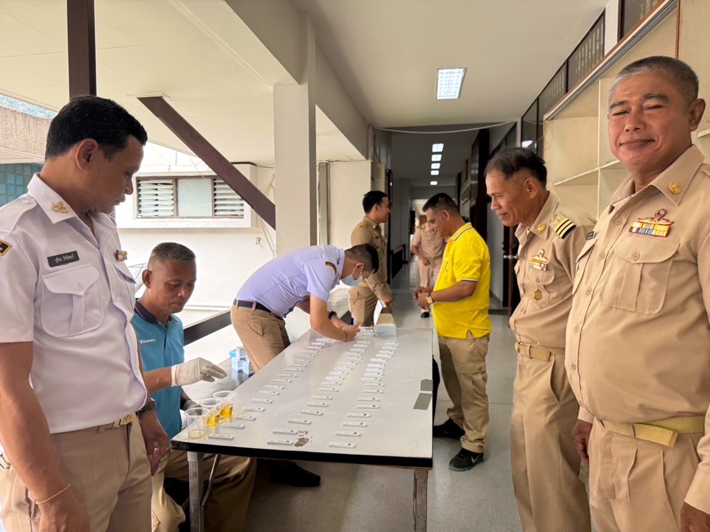 นอภ.เมืองพังงา ปฏิบัติการกวาดบ้านตัวเอง สุ่มตรวจปัสสาวะหาสารเสพติด "กำนัน-ผญบ.-ผู้ช่วย ผญบ."