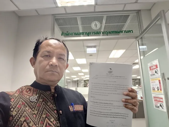 "ศรีสุวรรณ" ร้องสภา กทม. สอบ ส.ก. เสียบบัตรแทนกัน จี้ถอดถอน-เตือนอย่าช่วยกัน