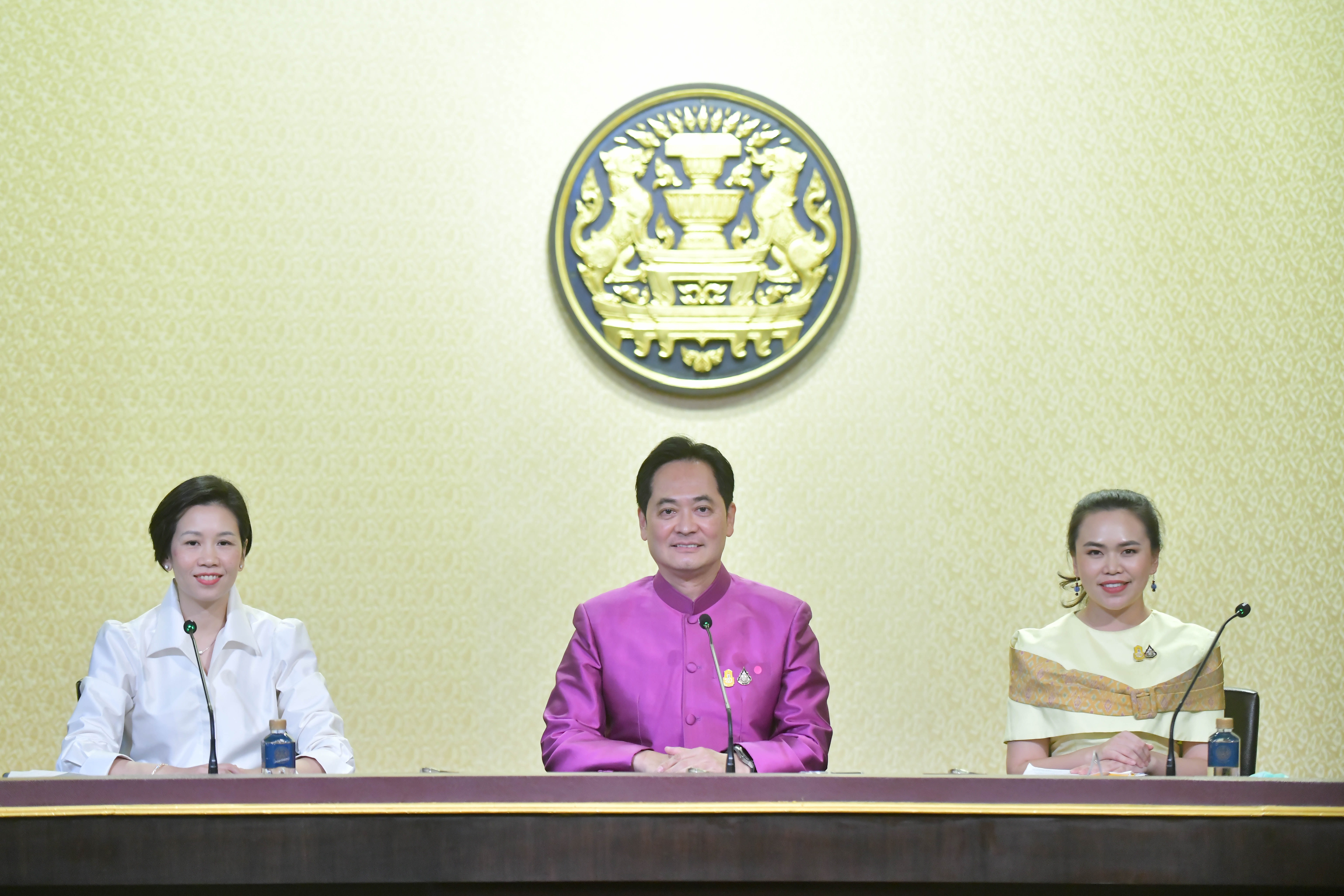 ครม.เห็นชอบร่างพรฎ.เรียกประชุมสภาฯวิสามัญ "นายกฯ"กำชับทุกพรรคให้ความสำคัญ "กม.ประชามติ-แก้รธน."