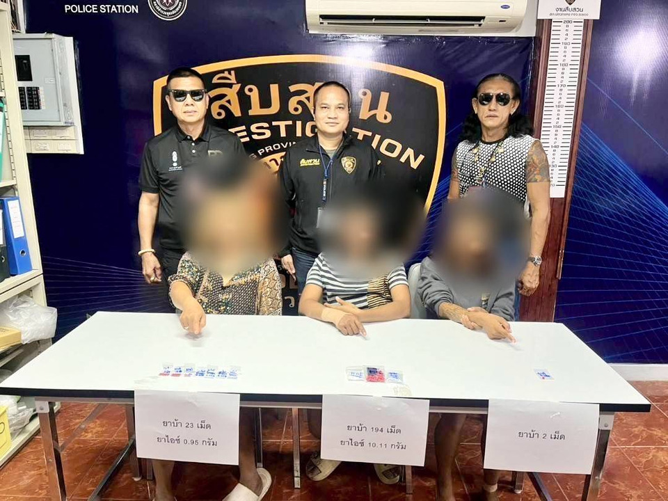 ปิดจ๊อบ! ชุดสืบสวน สภ.ปลวกแดง บุกรวบ 3 สาวเอเย่นต์ยานรก ยึดยาบ้า-ไอซ์เพียบ สารภาพรับมาขายหาเงิน 