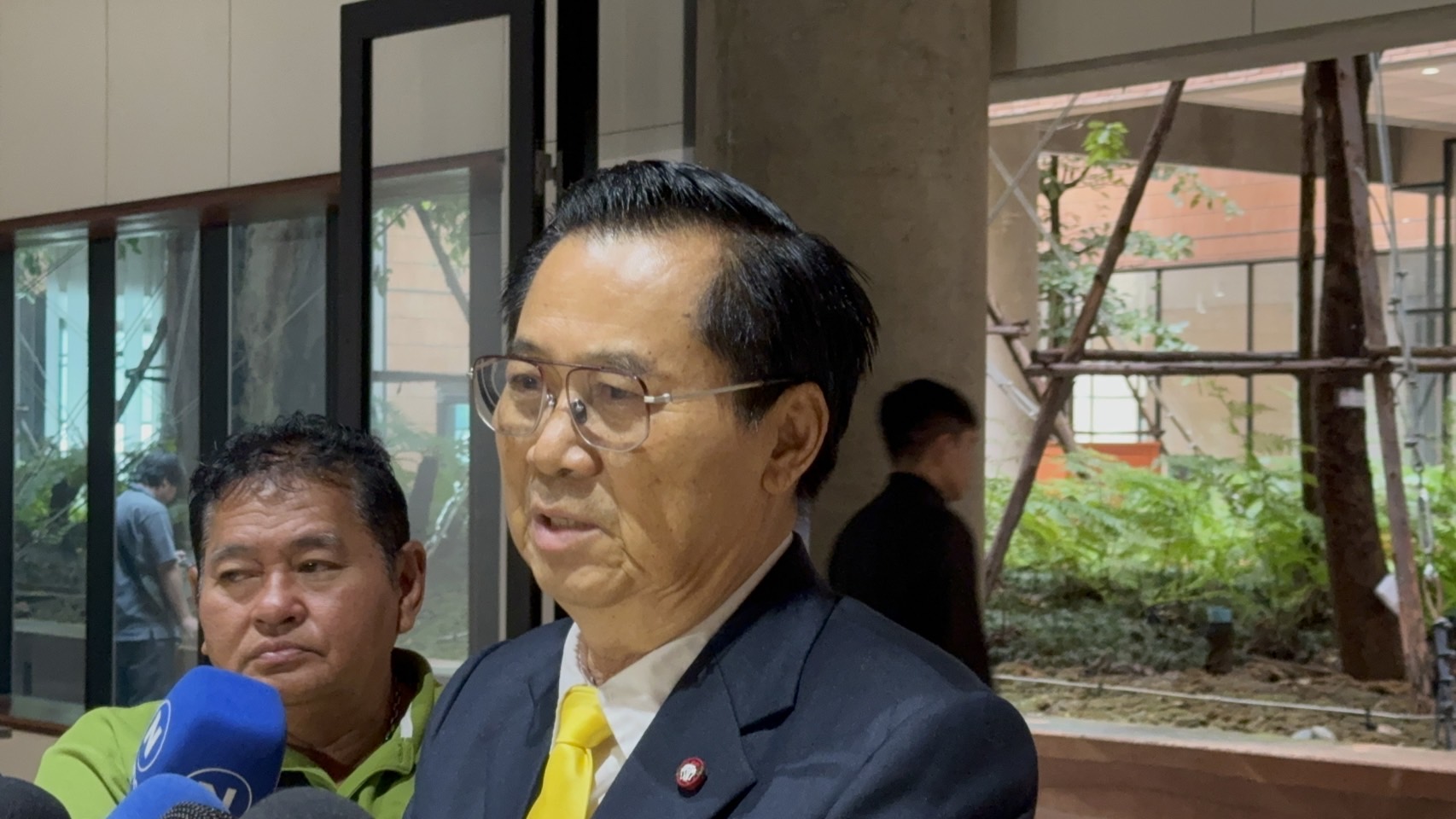 “อดิศร” ร่ายกลอนยินดีคนไทยกลุ่มแรกได้เงินหมื่น ขอให้ใช้เงินให้เกิดประโยชน์