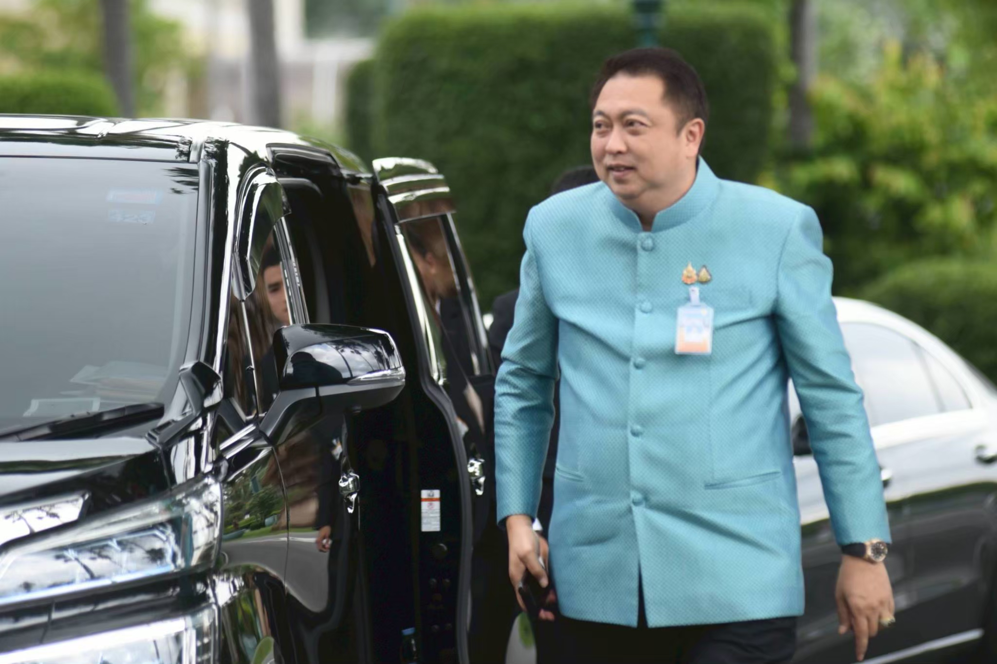 "สุชาติ" ไม่น้อยใจ นั่งที่เดิม "รมช.พาณิชย์" เคารพอำนาจ "นายกฯ" ย้ำ "กลุ่ม18" หนุนรัฐบาลต่อ โวมีมาเพิ่ม 