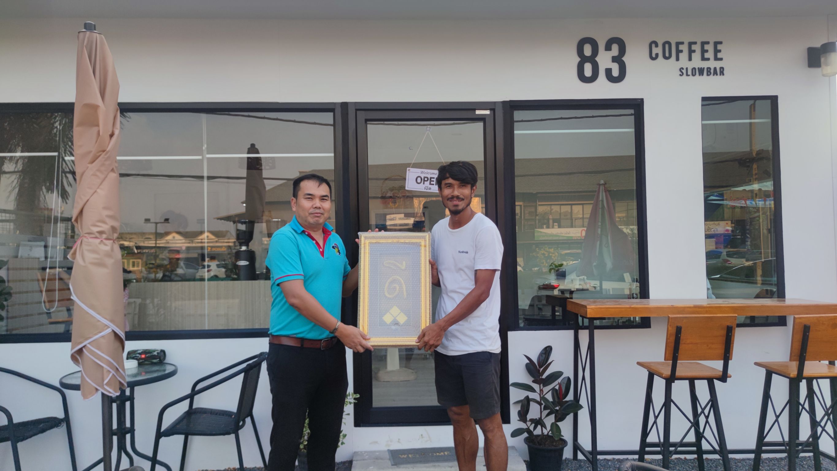 ร่วมยินดี "เดชา สอาดโฉม" อดีตนักฟุตบอลชื่อดัง เปิดร้านกาแฟ