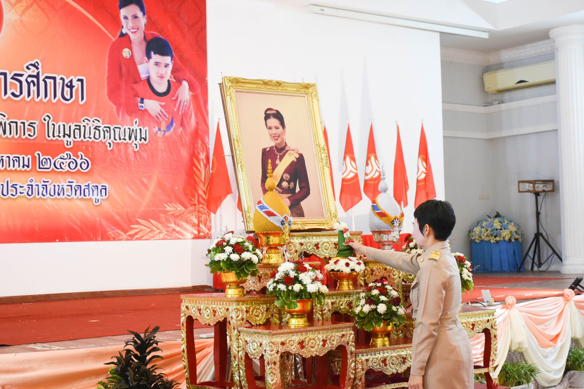  มูลนิธิคุณพุ่ม มอบทุนการศึกษาแก่เด็กออทิสติกและเด็กพิการในพื้นที่สตูล 