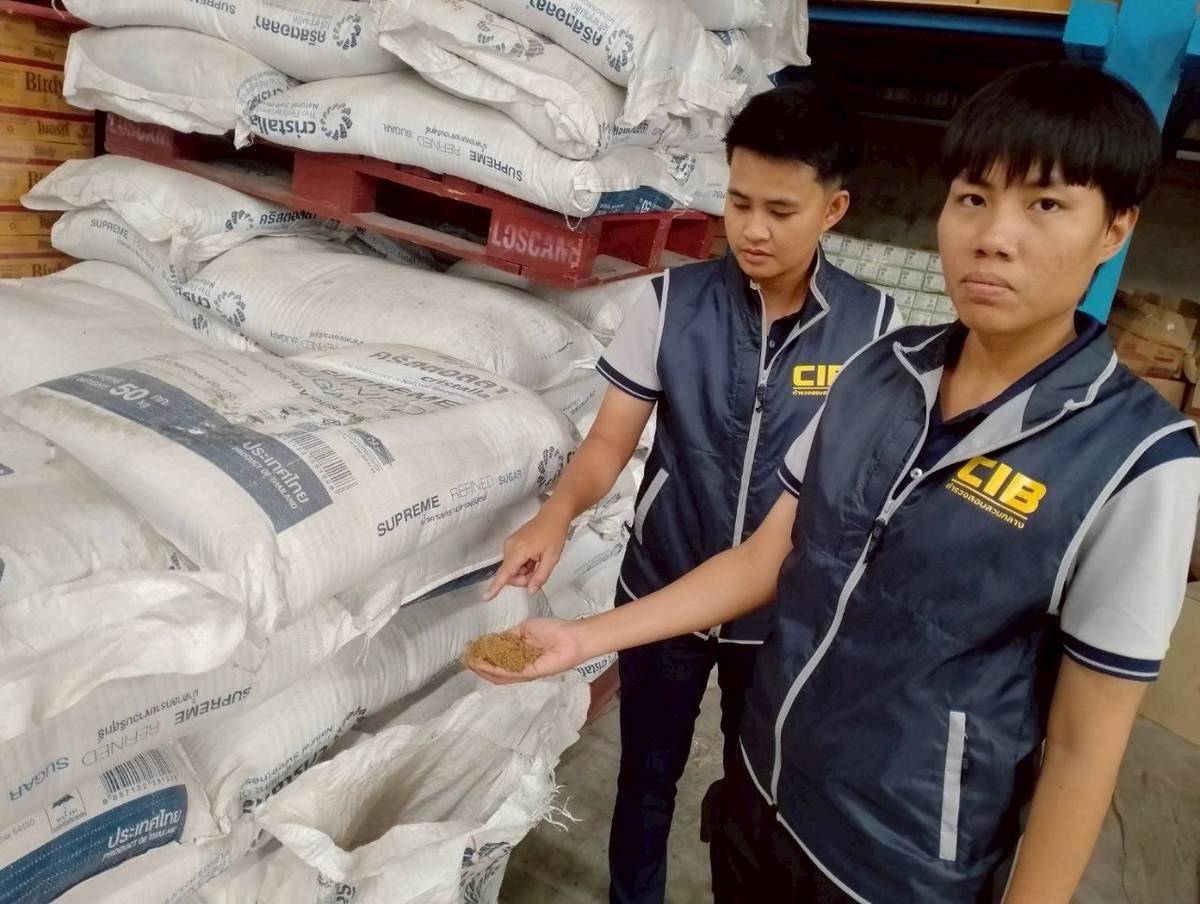 ตร.ปคบ.ตัดตอนขบวนการผลิต และจำหน่ายน้ำตาลทรายปลอมระบาดพื้นที่ จ.ราชบุรี-นครปฐม