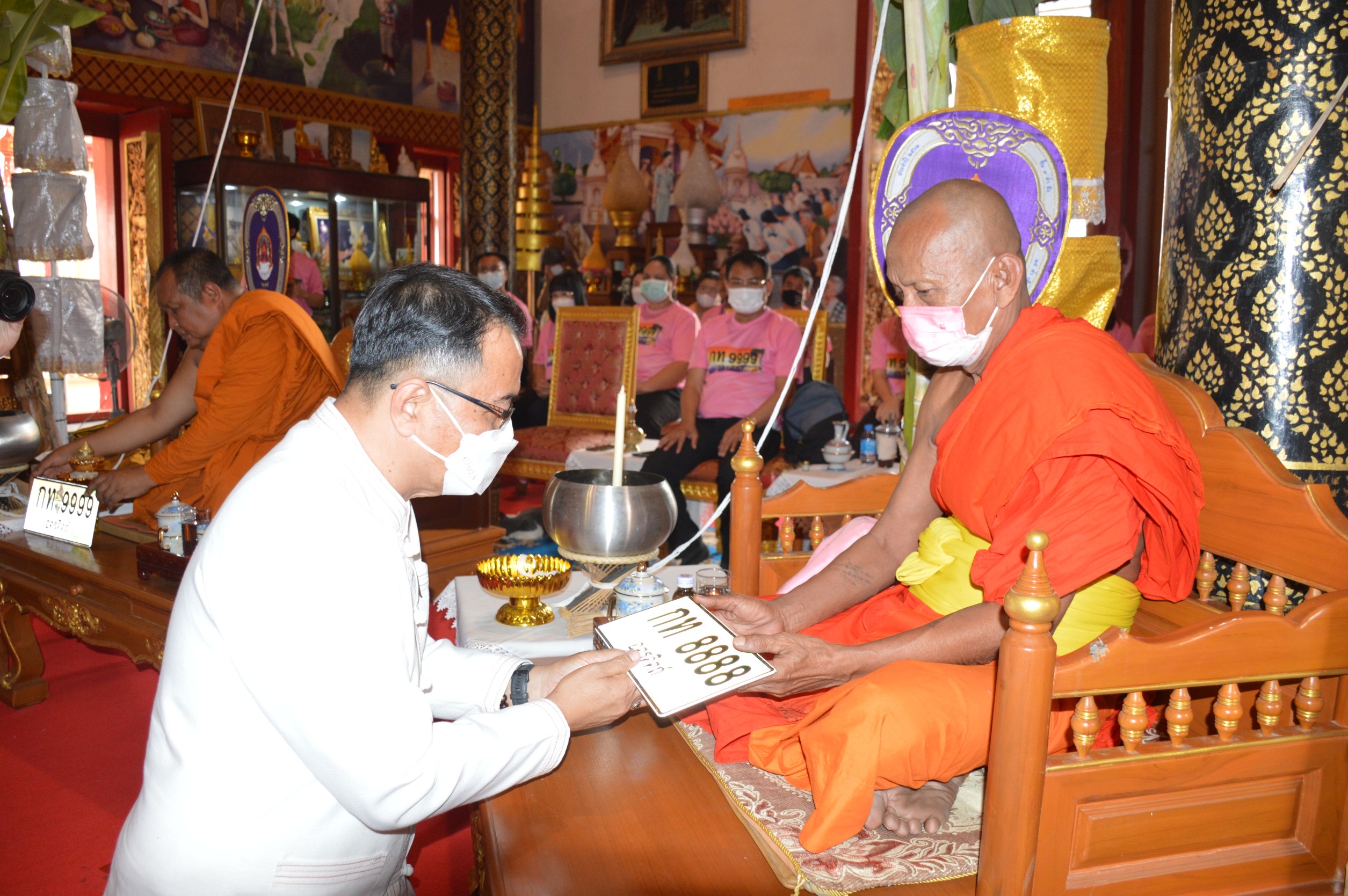 ขนส่งอุตรดิตถ์ จัดพิธีพุทธาภิเษกป้ายประมูลเลขสวย หมวดอักษร "กท" การงานก้าวหน้า การค้ามั่งมี ทวีทรัพย์ ทวีโชค 