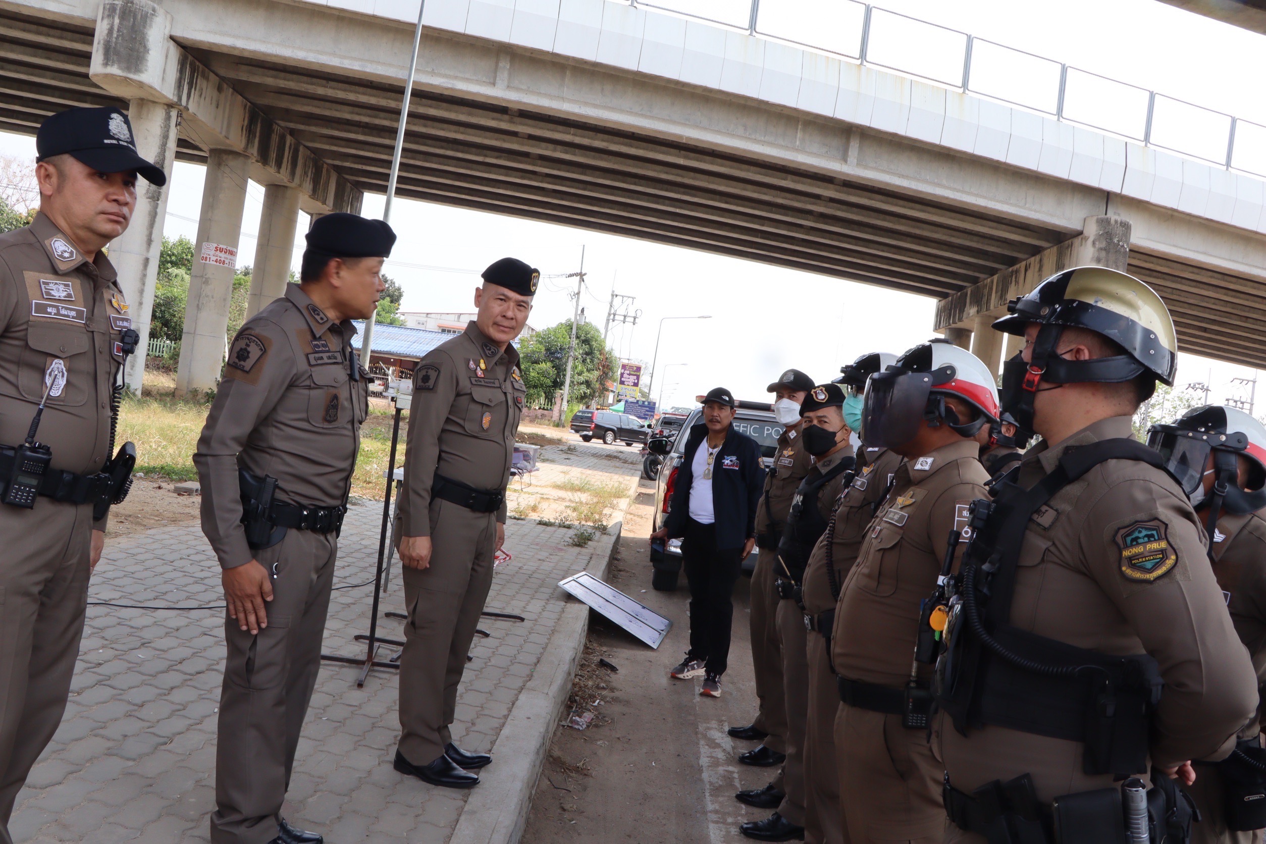 รองผบช.ภ.2 ลงพื้นที่ชลบุรีมอบนโยบาย 4 โรงพักแหล่งท่องเที่ยวช่วงเทศกาลสงกรานต์เข้มเมาไม่ขับ-ไม่สวมหมวก