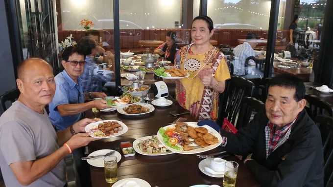 บรรยากาศสุดสัปดาห์ร้านอาหารขอนแก่นคึกคัก นักท่องเที่ยวใช้บริการแน่น