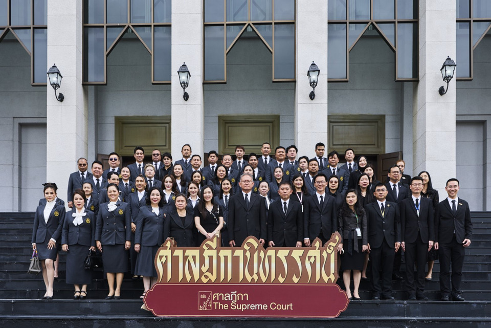 คณะอาจารย์-นักศึกษา หลักสูตรรัฐประศาสนศาสตรดุษฎีบัณฑิต คณะรัฐศาสตร์ มหาวิทยาลัยกรุงเทพธนบุรี (เจ้าสัวรุ่น14) ศึกษาดูงาน ณ ศาลฎีกา