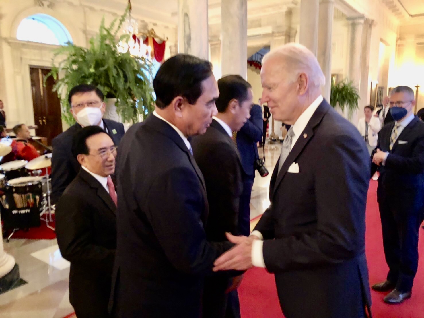 นายกฯ ร่วมงานเลี้ยงอาหารค่ำ ย้ำแก้ปัญหาเศรษฐกิจในภูมิภาค