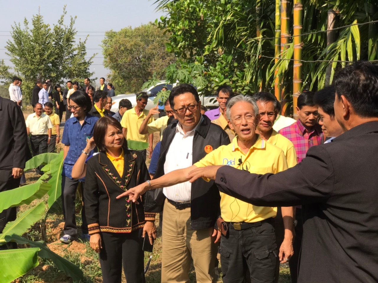 ครูหยุย นำ สว.พบชาวศรีสะเกษ รับฟังปัญหาหาทางช่วยเหลือของกลุ่มวิสาหกิจชุมชน กลุ่มเกษตรกร และชาวบ้าน