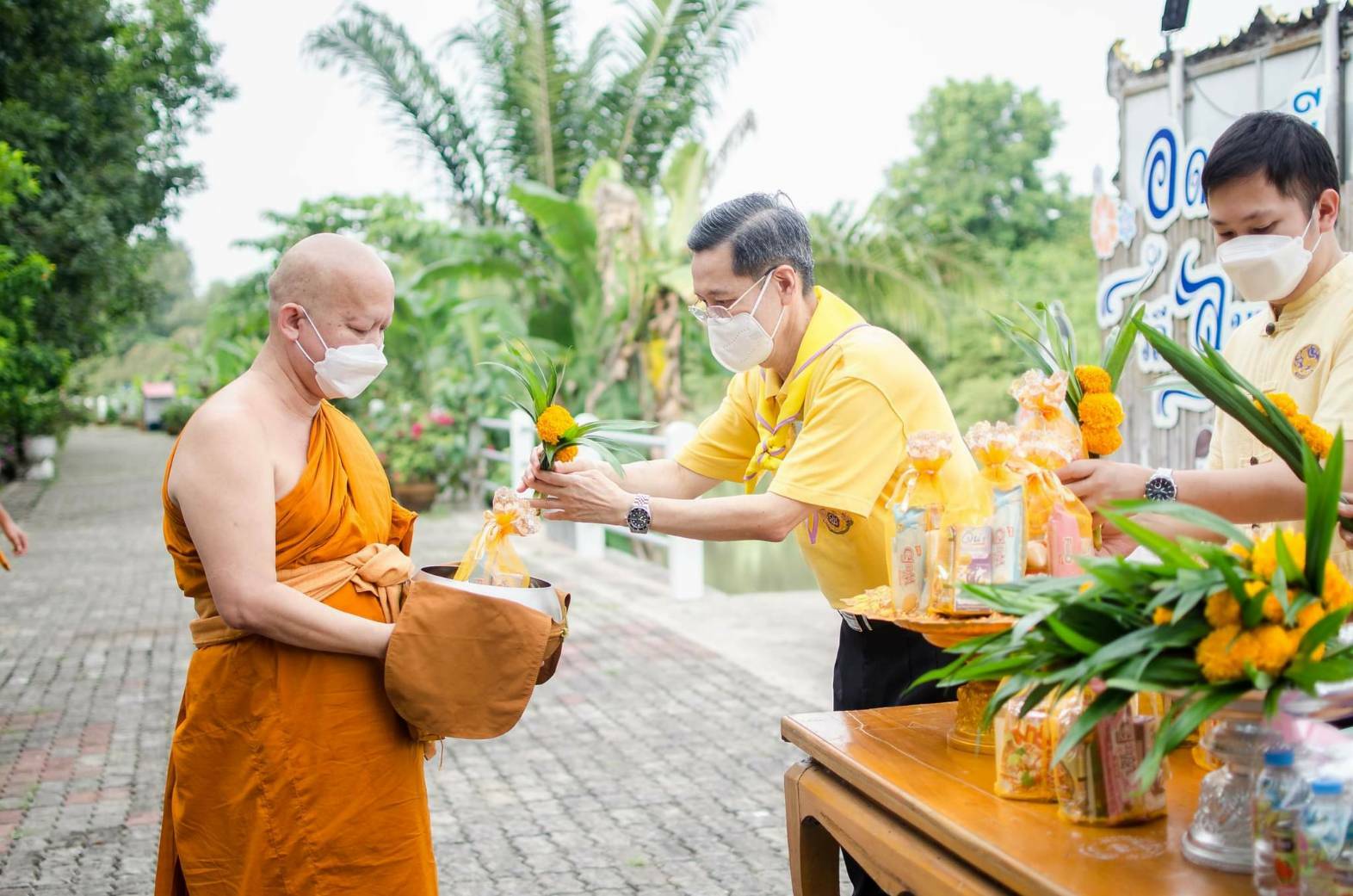  วัดอุดมธานี พระอารามหลวง จัดพิธีตักบาตรเทโวโรหณะในวันออกพรรษา