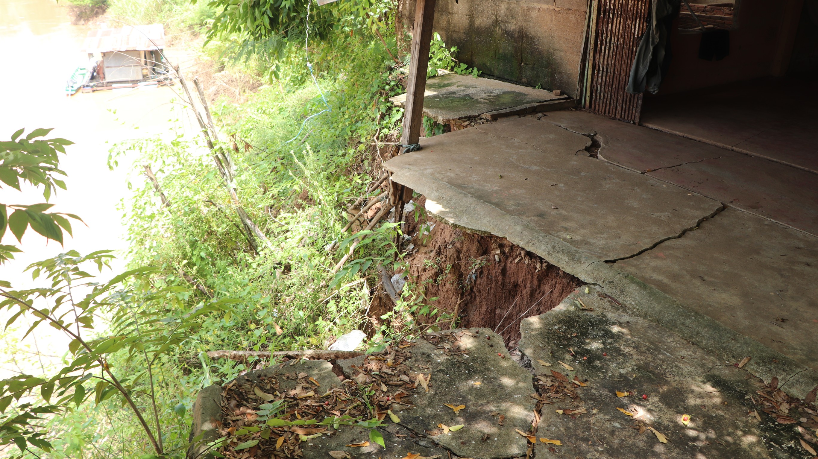 ชาวบ้านริมน้ำน่านผวาตลิ่งทรุดมานานกว่า10ปีวอนช่วยเหลือ