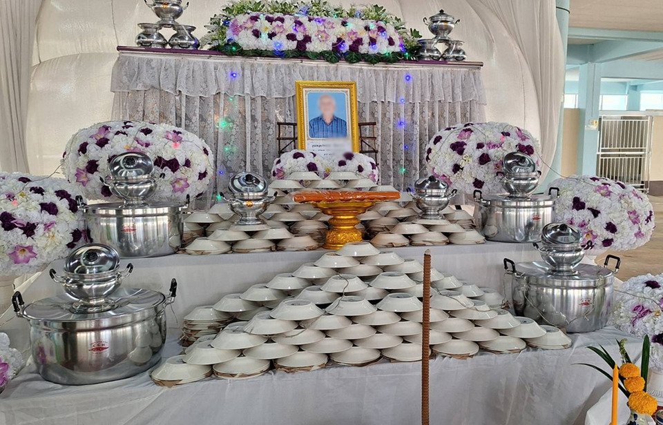 ไอเดียงานศพเมืองแกลง ใช้ชาม-ช้อน-หม้อแทนพวงหรีด ลดค่าใช้จ่าย ได้ใช้ต่อ