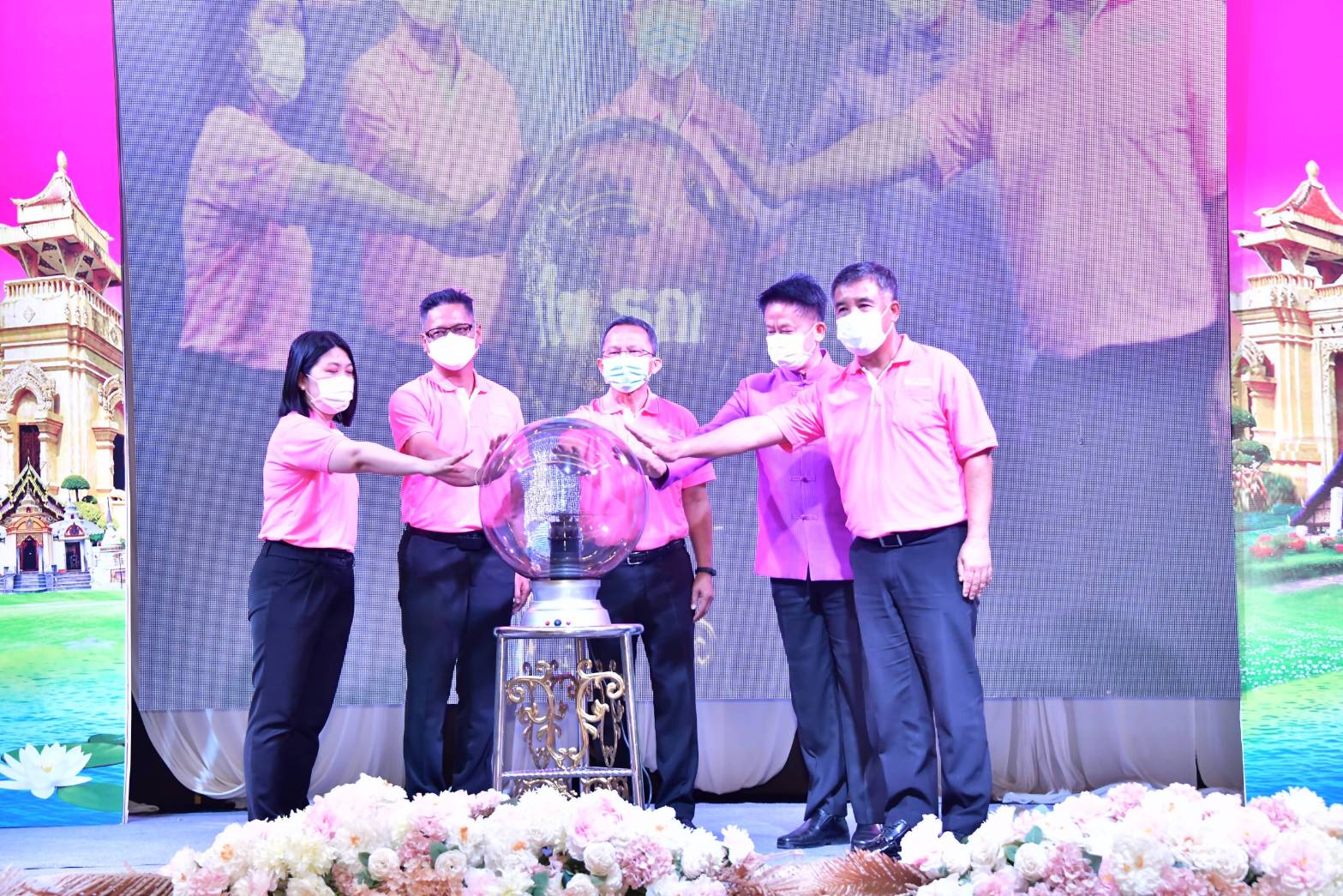 รมว.ยุติธรรม บึ่งรถแก้หนี้อุตรดิตถ์-แพร่ ช่วยเจรจาขนส่งหลังหนุ่มติดหนี้ประมูลทะเบียนสวย