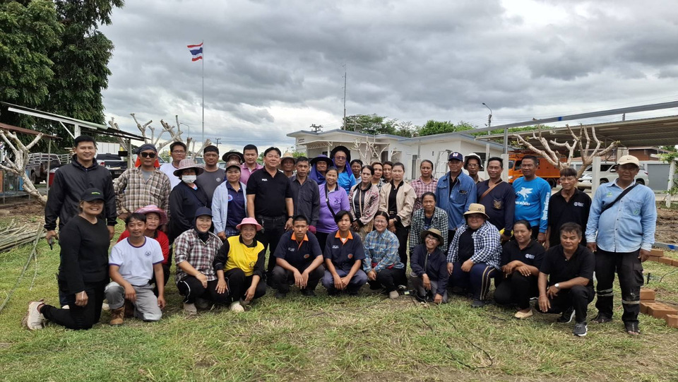 ศรีนครรวมพลังทำแปลงผักมอบการไฟฟ้า ตอบแทนเจ้าหน้าที่ สานพลังชุมชนตามวิถีพอเพียง 