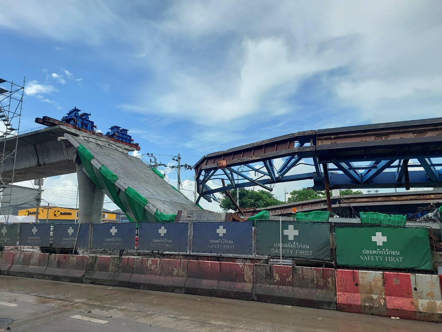 จับกัง 1 สั่ง กสร.-สปส.สอบเหตุสะพานถล่มลาดกระบัง พร้อมเร่งดูแลสิทธิลูกจ้างเสียชีวิตและบาดเจ็บ 