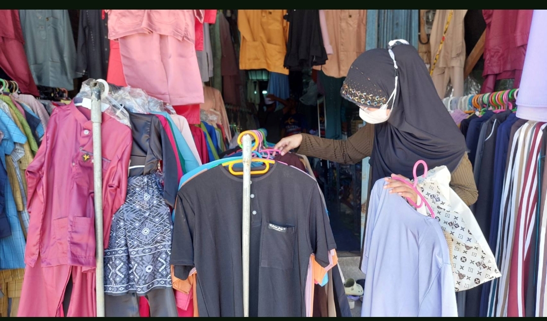 ยะลาชาวไทยมุสลิมแห่ซื้อเสื้อผ้าใหม่ต้อนรับเทศกาลฮารีรายออีฎิ้ลฟิตรี