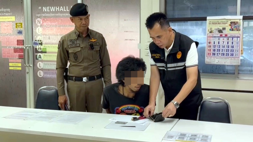 สตาร์ทรถเป็นเหตุ! หนุ่ม 22 แทงเพื่อนเจ็บสาหัส ถูกจับทันควัน