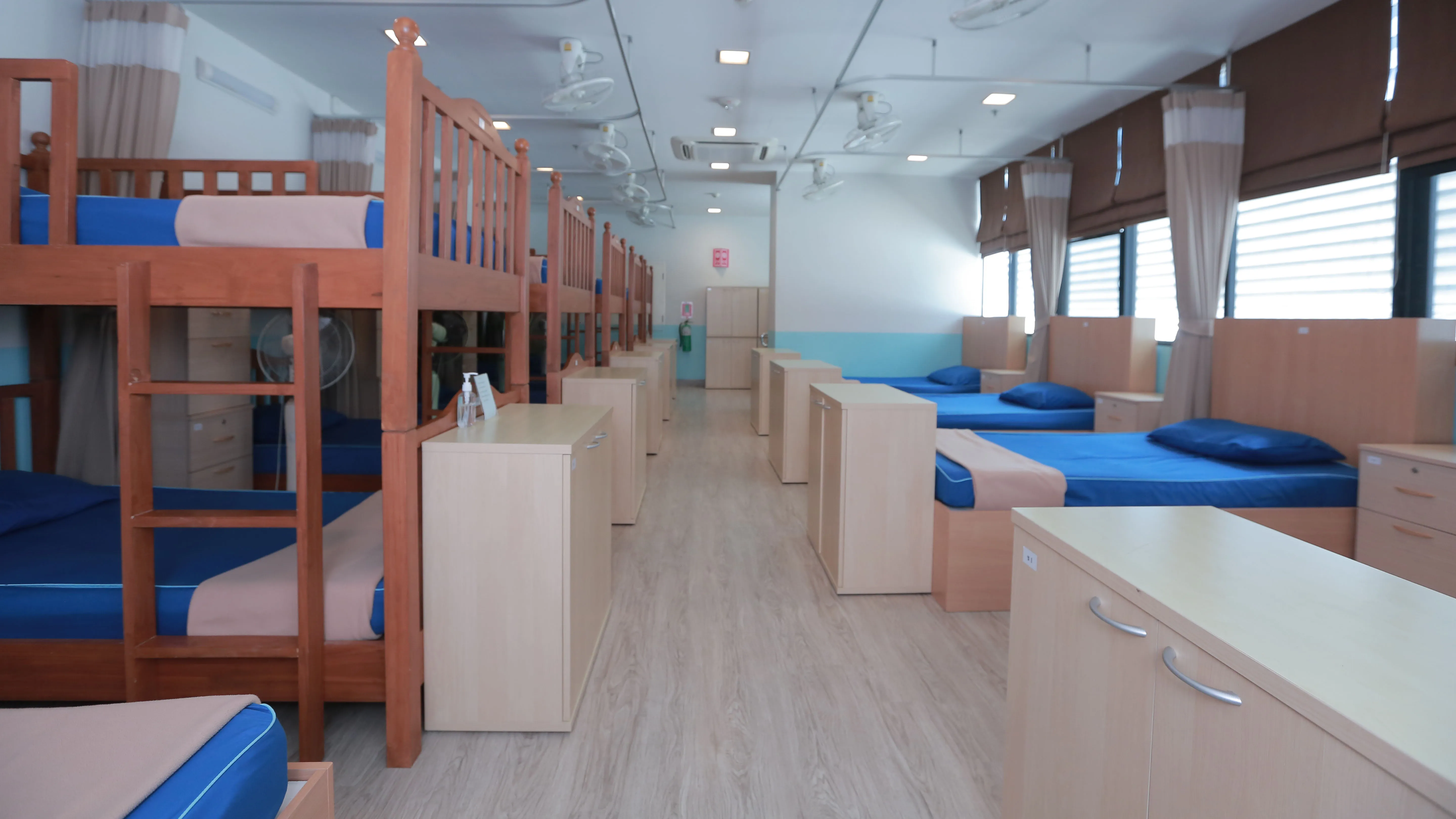 ห้องพักชาย บ้านพักพิงฯ เพื่อครอบครัวผู้ป่วยเด็ก โรงพยาบาลจุฬาลงกรณ์ สภากาชาดไทย