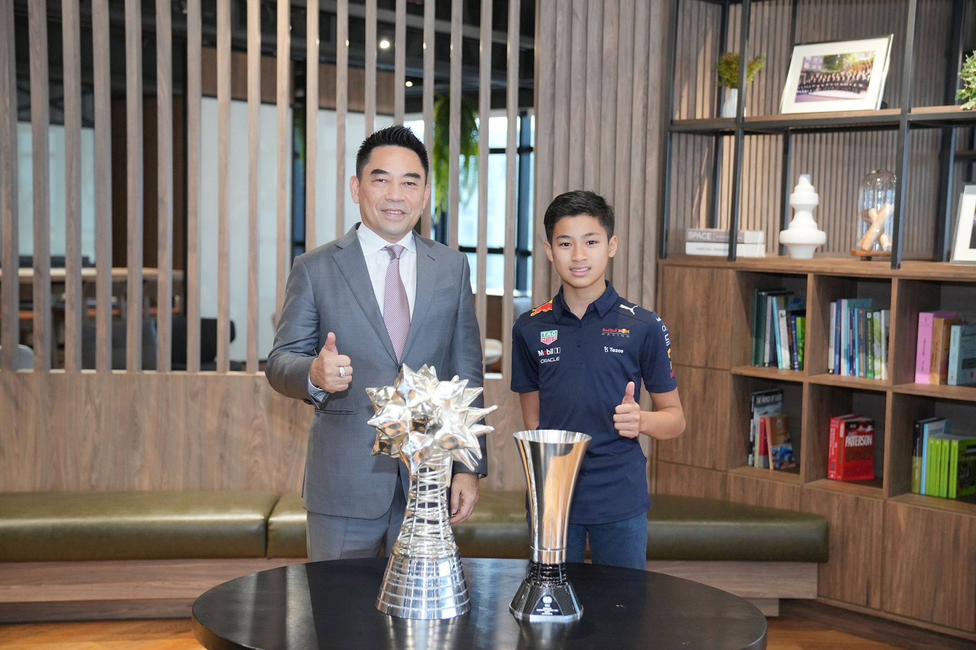ผู้บริหารทรู ร่วมแสดงความยินดี ‘น้องเอ็นโซ่ ธารวณิชกุล’ แชมป์โลกโกคาร์ทเยาวชน 