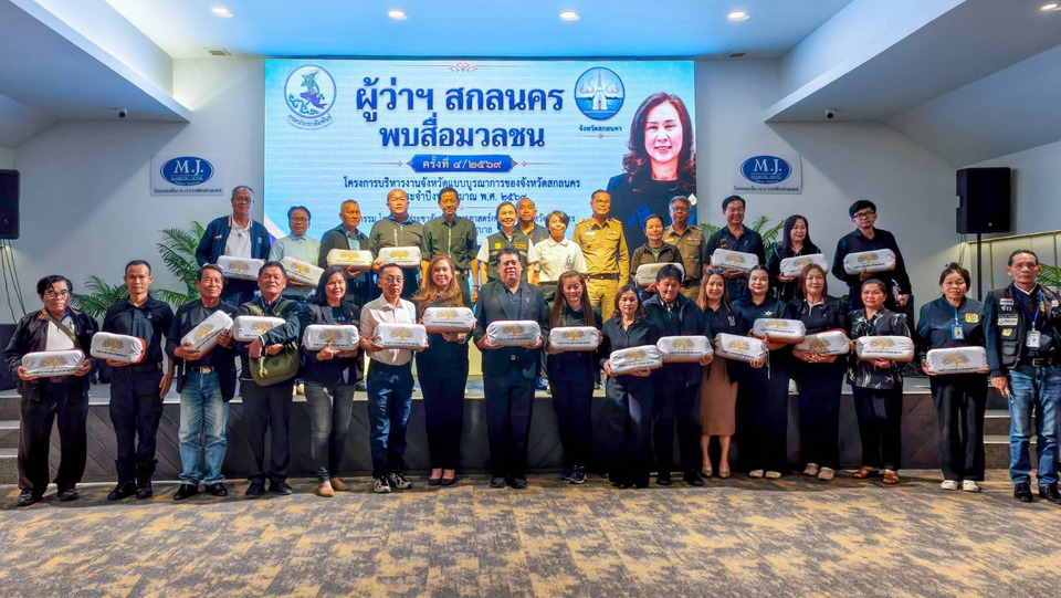 สกลนครลุยงานเพื่อประชาชน! ผู้ว่าฯ พบสื่อ ชูแก้ยาเสพติด-น้ำท่วม เปิดเหล่ากาชาดรับกลุ่มเปราะบาง 